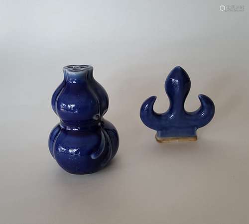 Chinese Porcelain Blue Glaze Vase And Brush Shelf