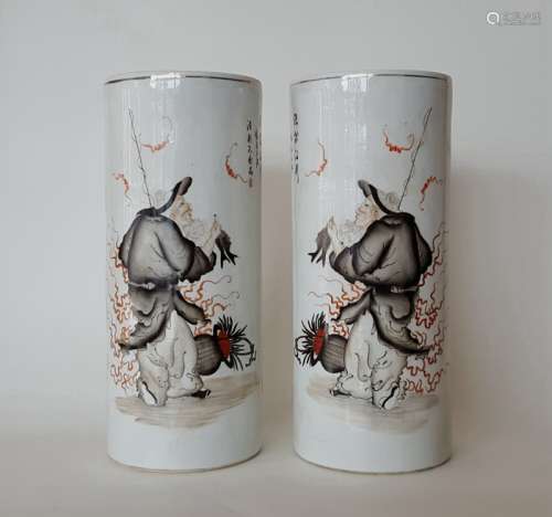 Pair Chinese Qiangjiangcai Color Porcelain Vases