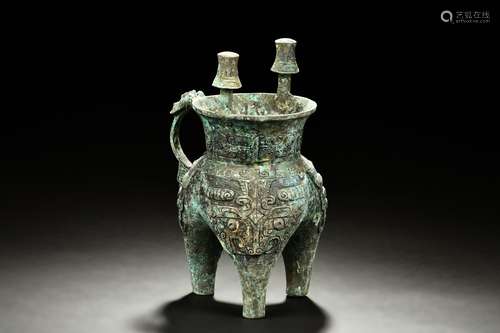 ARCHAIC BRONZE CAST RITUAL VESSEL, JIA