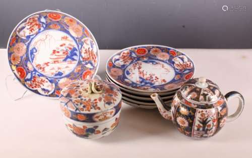 8 Japanese Porcelains 17/18 Century Arita Imari