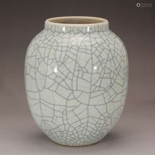 Chinese 19 C Guanyao Crackle Glaze Porcelain Jar