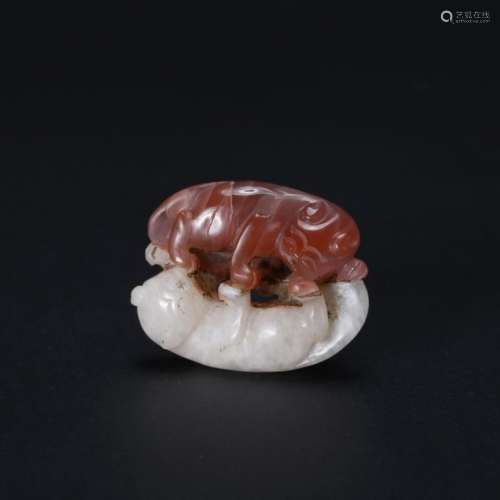Chinese Carnelian & White Agate 2 Badger Toggle