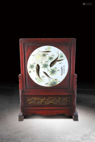民国 邓碧珊绘群鱼戏月图瓷板插屏
