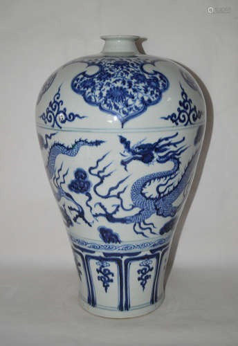 A BLUE&WHITE CHANZHI DRAGON PATTERN PLUM VASE