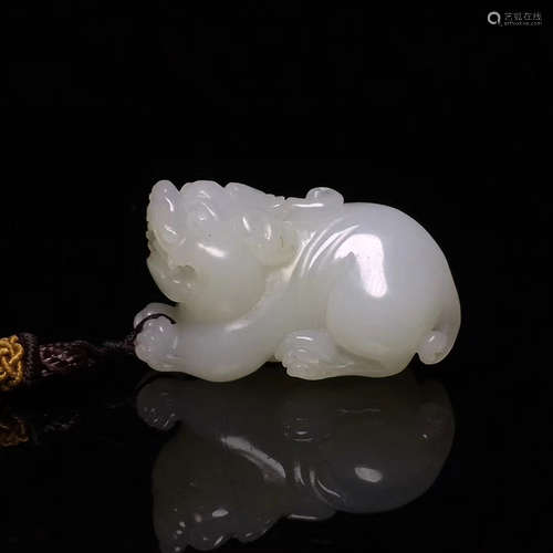 A HETIAN JADE HAND PIECE