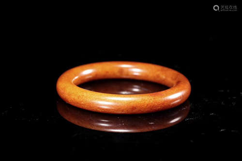 A HETIAN YEllOW JADE BRACELET