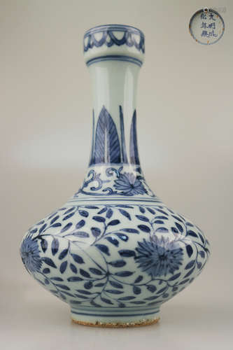 A DAMINGCHENGHUANIANZHI MARK BLUE&WHITE CHRYSANTHEMUM PATTERN GRALIC SHAPE VASE