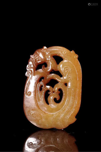 A HETIAN YEllOW JADE DRAGON PENDANT