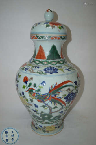 A WUCAI FLOWER AND BIRD FIGURES VASE WITH CAP,DAMING XUANDE NIANZHI MARK