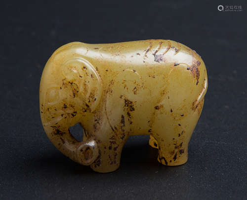 A HETIAN JADE ELEPHANT ORNAMENT, HAN DYNASTY