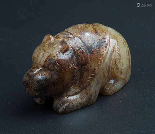 A CROUCHING BEAR DESIGN ORNAMENT,  HAN DYNASTY