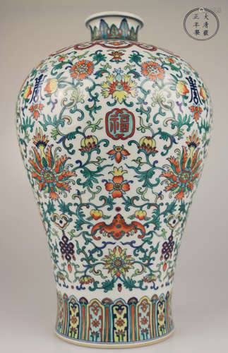 A DAQINGYONGZHENGNIANZHI MARK MULTI-COLORED FORAL PATTERN MEI VASE