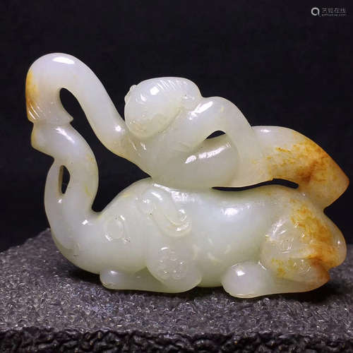 A HETIAN JADE HAND PIECE