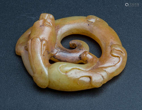 A DRAGON DESIGN PENDANT,  HAN DYNASTY