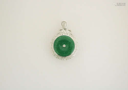 A CERTIFICATED JADEITE PENDANT