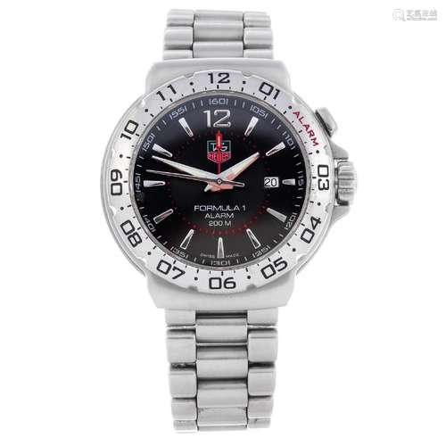 TAG HEUER - a gentleman's Formula 1 Alarm bracelet