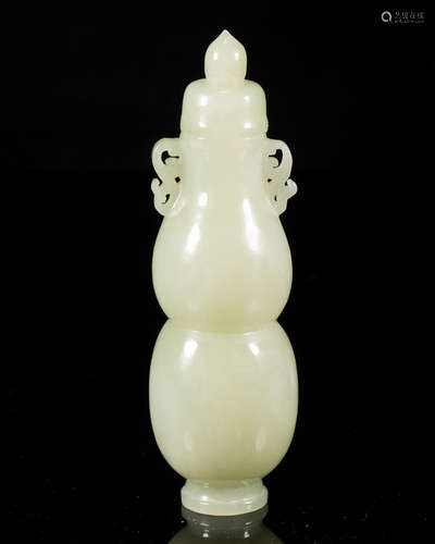 A HETIAN JADE VASE