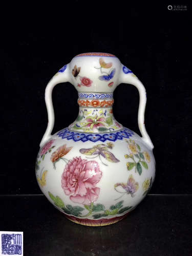 FAMILLE ROSE VASE WITH QIANLONG NIANZHI MARK