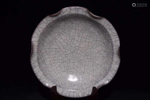 NORTHERN SONG GE-YAO FLORAL RIM PLATE