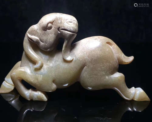 A OLD HETIAN JADE CARVED SHEEP PENDANT
