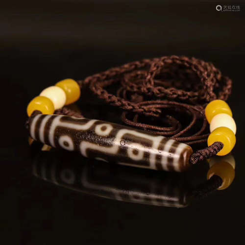 A EIGHT-EYE DZI BEAD