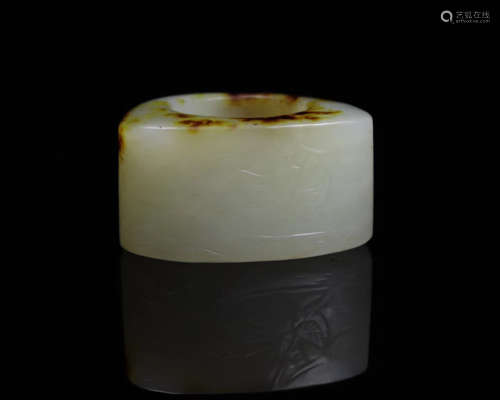 A HETIAN JADE CARVED ARCHER RING