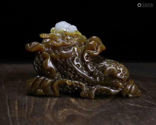 A OLD HETIAN JADE PENDANT