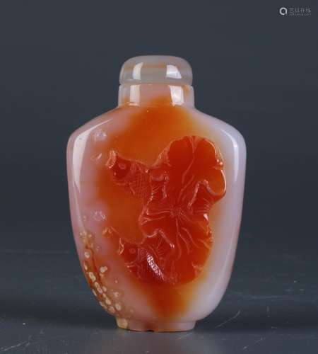 Chinese Agate Snuff Bottle w/ Lotus Design