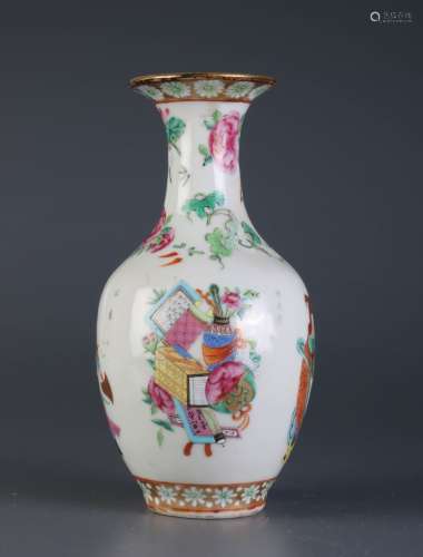 19th C. Chinese Export Porcelain Vase Depicting