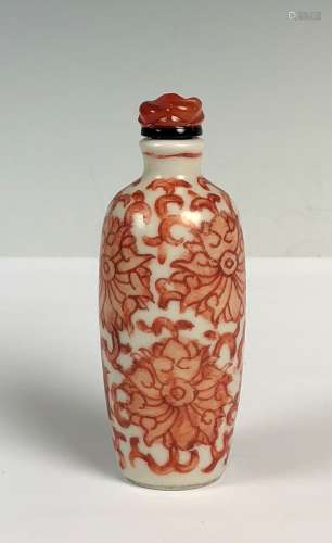 Painted Iron Red Porcelain Chrysanthemum Snuff Bottle