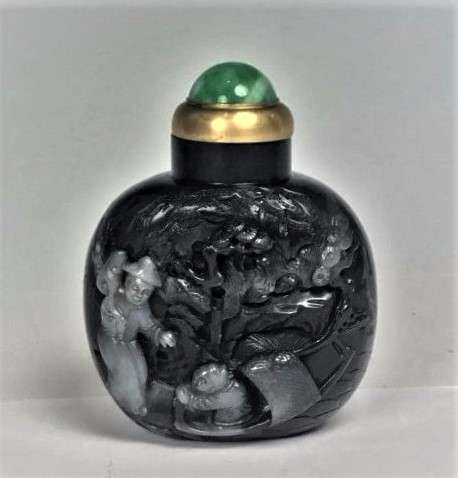 Black and White Jade Snuff Bottle with Jade Top