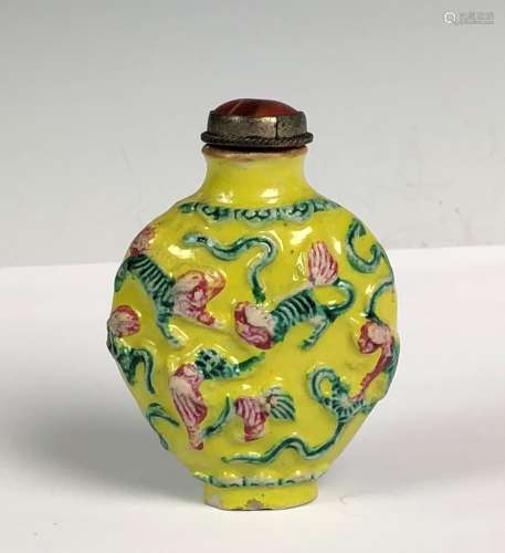 Famille Rose Painted Snuff Bottle