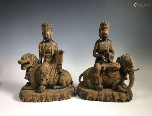 A Pair Of Wood Figure Of GuanYin Ride Lion & Elephant