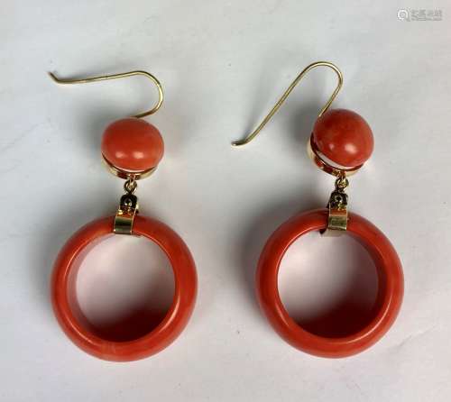 A Pair Of 14k YG Coral Earring