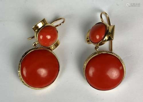 A Pair Of 14k YG Coral Earring
