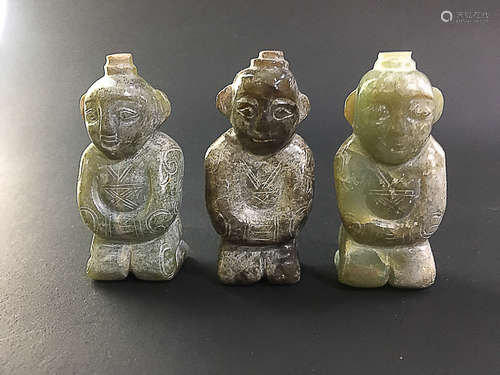 THREE OLD JADE KNEEL MEN