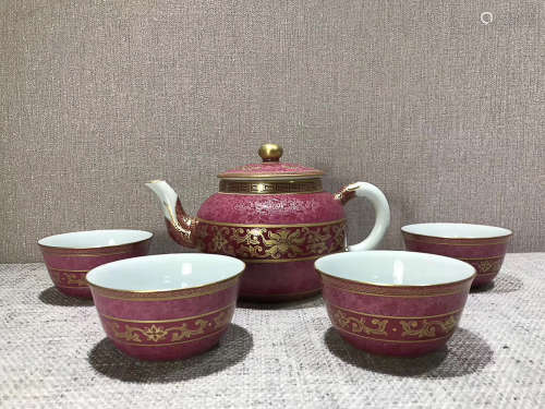 A SET OF DAQING YONGZHENG NIANZHIKUAN TEAPOT