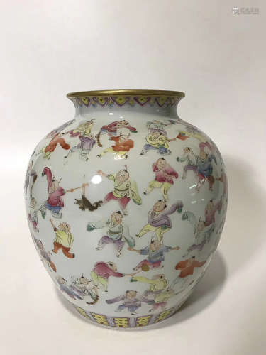 A DAQING QIANLONG NIANZHIKUAN PASTEL JAR WITH GOLDEN EDGE