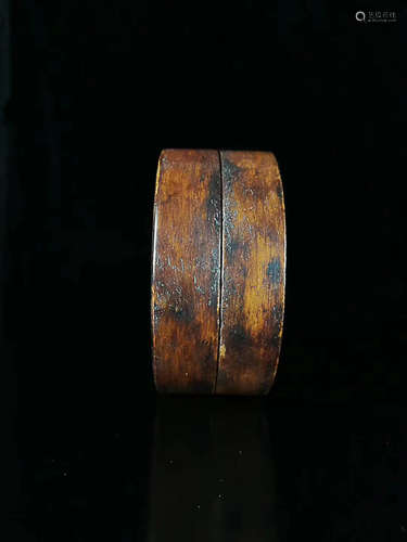 A YUEZHONGQI MARK RED SONGHUA STONE INK PAD, QING DYNASTY