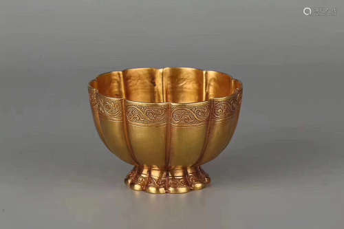 A MELON EDGE SHAPED GOLD CUP, TANG DYNASTY