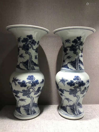 A PAIR OF BLUE&WHITE PLANT DESIGN VASES, QING DYNASTY