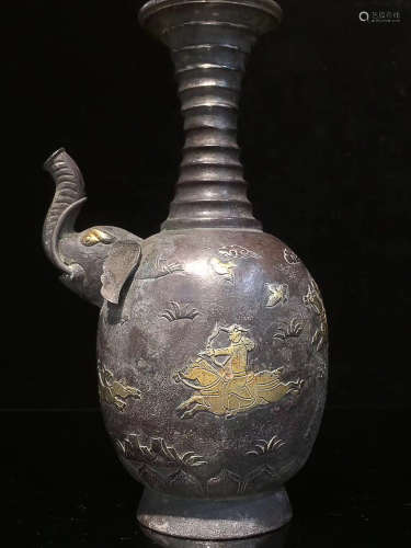 A SILVER GILT HUNTING PICTURE PATTERN ELEPHANT SHAPED MOUTH POT, TANG DYNASTY