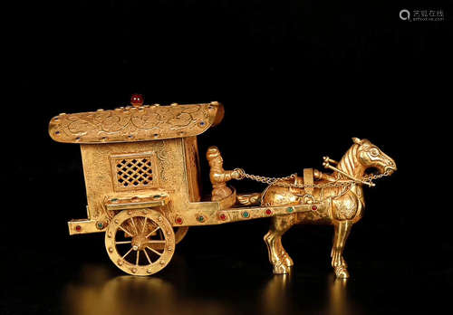 A TANG DYNASTY UNEARTHED BRONZE GILT HORSE DRAWN TRAM DESIGN ORNAMENT