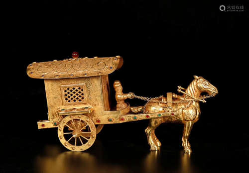 A TANG DYNASTY UNEARTHED BRONZE GILT HORSE DRAWN TRAM DESIGN ORNAMENT