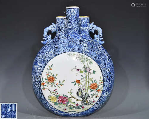 A BLUE AND WHITE FAMILLE ROSE FLAT VASE WITH QIANLONG NIANZHI MARK