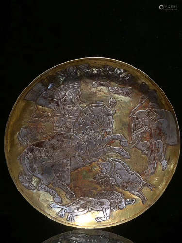 A SONG DYNASTY SILVER GILT HUNTING SCENRIO EXHIBITING PLATE