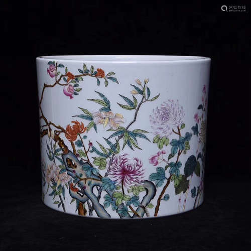 A DAQINGYONGZHENG NIANZHI MARK FAMILLE-ROSE FLORAL PATTERN BRUSH POT