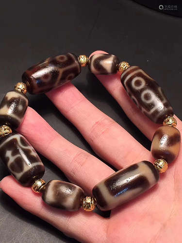 A DZI BEAD BRACELET