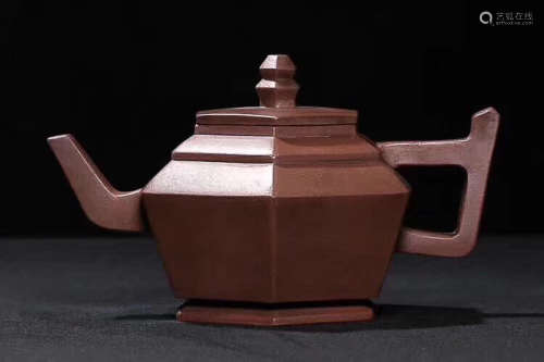 A TIEHUAXUANZHI MARK OLD RED CLAY TEAPOT, REPUBLIC OF CHINA