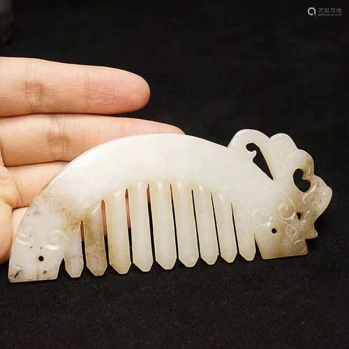 A HETIAN JADE COMB DESIGN ORNAMENT, HAN DYNASTY